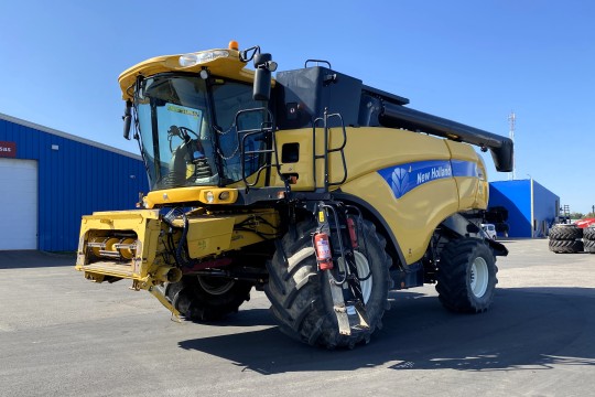 Naudotas New Holland CX8090  kombainas